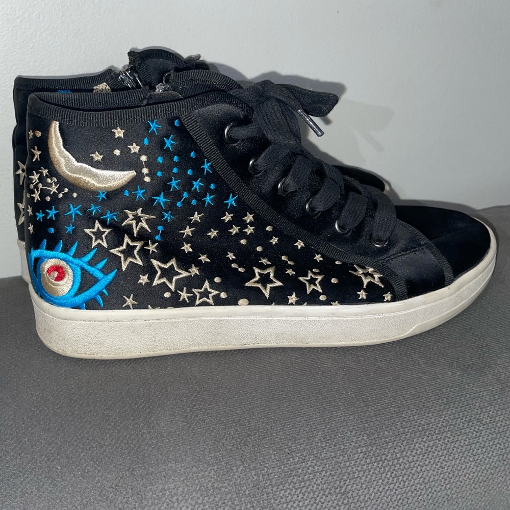 Steve Madden Abstract Art Shoe